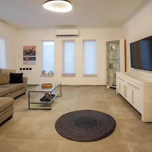 וילה וילה רוני בריכה מחוממת Roni Heated Pool, אילת